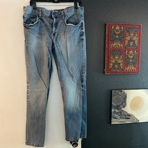 Slim Straight Men’s Urban Pipeline Jeans